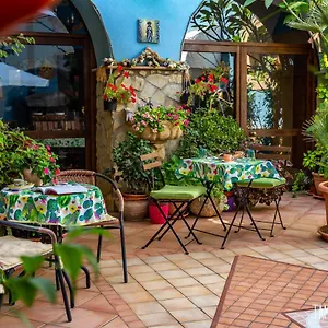 La Finestra Sul Cortile Bed & Breakfast