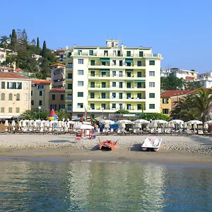 https://albergo-ristorante-ideal.hotelitalianriviera.com