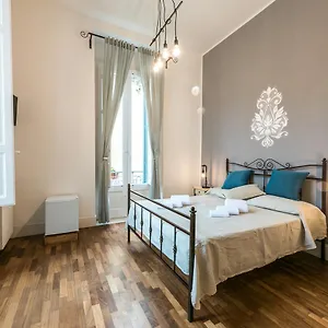 https://dimora-dellartista.lecce-hotels.com